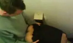 ਇੱਕ ਦੋਸਤ ਨੇ ਬਾਥਰੂਮ ਵ ...